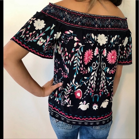 Off The shoulder Top - Picture 5 of 5